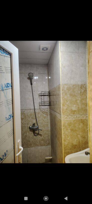 Uzunmüddətli kirayə mənzillər: Xırdalanda yol qırağı 2 otaqlı əşyalı ev kirayə verilir 3 mərtəbə — 8