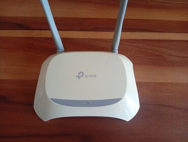 modem kablosuz: WiFi router. işlək vəziyyətdədir, adapteri üzərində verilir