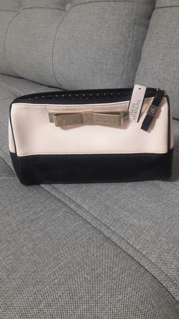 кожаный клатч: Кожаная сумочка Victoria's secret оригинал, новая 1600 сом