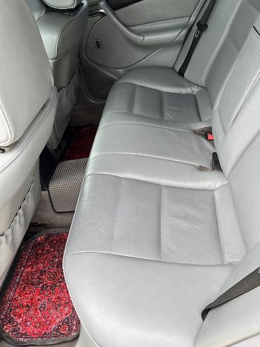 pegah yag: Mercedes-Benz 230: 2.3 l | 1999 il Sedan — 6