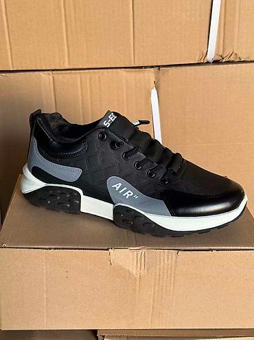 Кроссовки и спортивная обувь: Демисезонные кроссовки унисекс, представленные в черном и белом — 3