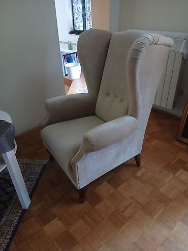 forma ideale akcija fotelje na razvlacenje: Klasična “wingback” fotelja – bež somotska/velur skoro presvucena — 2