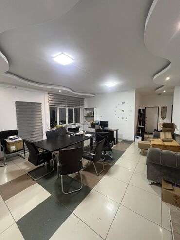 Офисы: Сдаю Офис, 175 м², В административном здании, 1 линия — 3