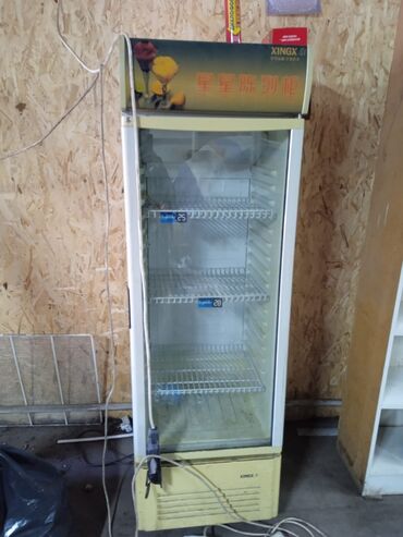 Оборудование для бизнеса: Продаю витринный холодильник б/у в хорошем состояние.цена 25000 сом