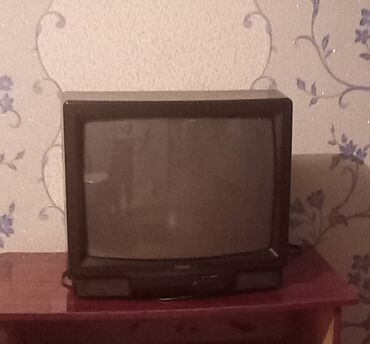 Телевизоры: Klassik kineskop televizor - Ekran: təxminən 21–25 düym əyri CRT