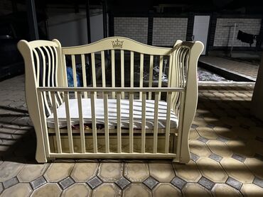 топчан деревянные: Детская кроватка из дерева с маятниковым механизмом - Материал