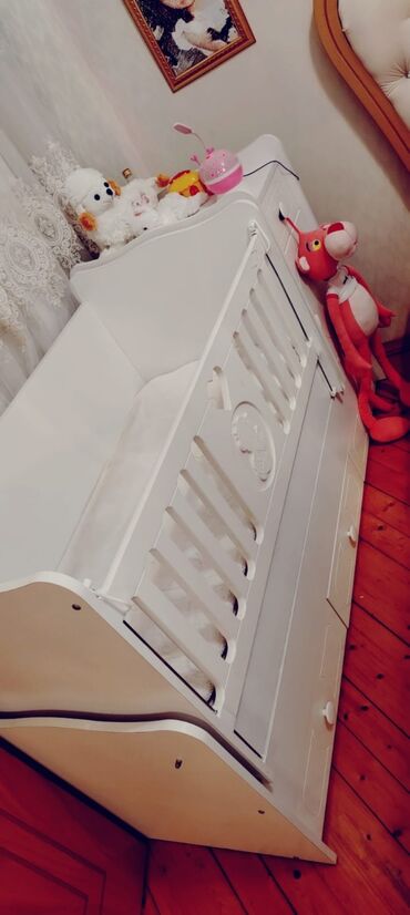 Beşiklər: Oğlan və qız üçün, İşlənmiş, Dördbucaq, Beşik, Dəstsiz, Matras ilə, Yellənmə mexanizmsiz — 7