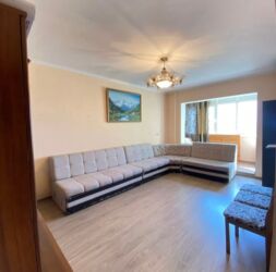 продаю 2х команатную квартиру в 7 мкр: 3 бөлмө, 80 кв. м, Элитка, 4 кабат, Евроремонт