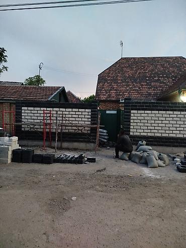 Кладка: Кладка заборов из облицовочного блока под «рваный камень» и — 1