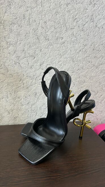 босоножки без каблука: YSL, Размер: 36.5, цвет - Черный, Новый at lalafo.az босоножки без каблука: YSL, Размер: 36.5, цвет - Черный, Новый