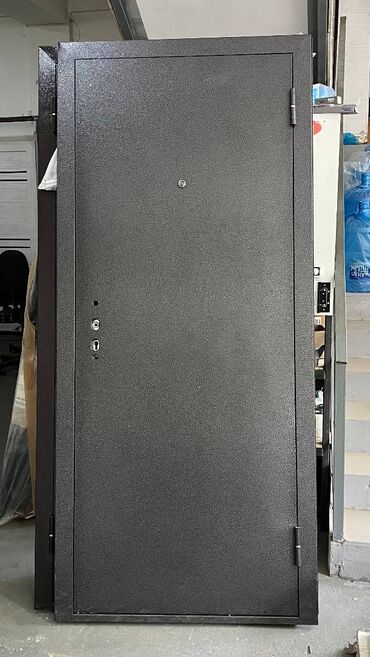 Двери для домов и квартир: Входные двери типа "металл-панель" — это разновидность металлических — 1