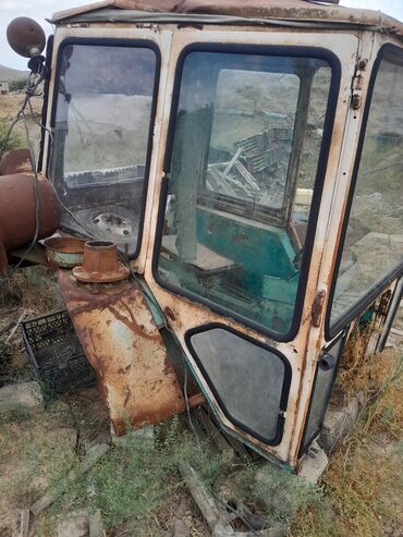 Traktor kabinəsi kənd təsərrüfatı texnikası üçün ehtiyat hissəsi kimi