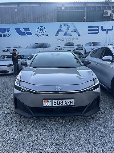 byd e1: Toyota bZ3: 2023 г., Автомат, Электромобиль, Седан — 1