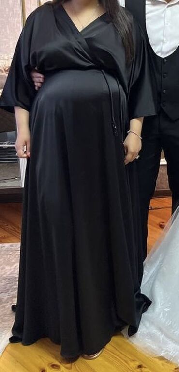 hamilə donlari: Qara uzun ziyafət/libas - Model: maxi ölçüdə, yerə qədər uzunluq -