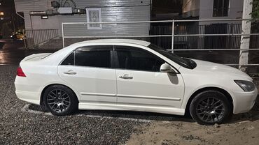 хонда эдик: Автомобиль Honda Inspire белого цвета. Оснащён стильными чёрными