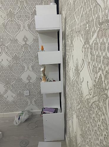 divarda kitab refleri: İşlənmiş, Kitab rəfi, Düz, Azərbaycan — 2