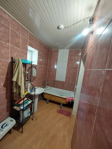 Продажа домов: Дом, 110 м², 3 комнаты, Риэлтор, Старый ремонт at lalafo.kg — 9 Продажа домов: Дом, 110 м², 3 комнаты, Риэлтор, Старый ремонт — 9