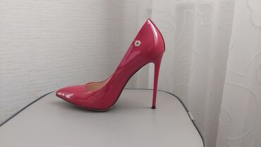 жёлтые лаковые туфли: Туфли Basconi, 37, цвет - Красный