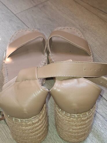 Basanoşka və səndəllər: Ölçü: 40, Yeni — 18