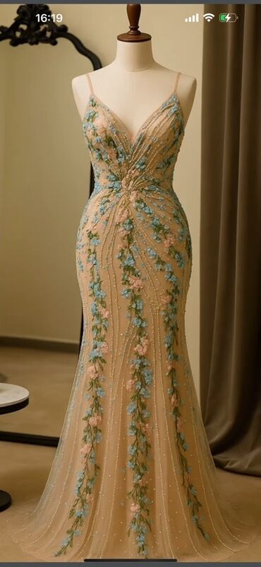 Ziyafət donları: Mağaza bağlandığı üçün Geyimlər maya dəyərindən aşağı satılır 30 azn — 16