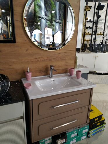 Qapılar və aksessuarlar: Vanna otağı üçün lavabo və şkaf dəsti - Üst hissə: parlaq ağ