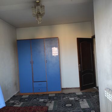 баллончик с краской: Кийим салуучу шкаф, Түз