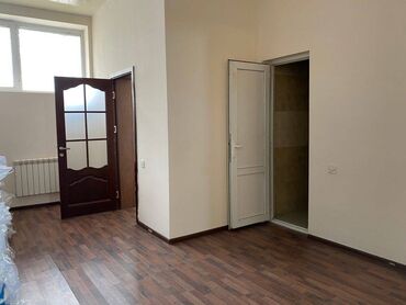 Mağazalar: Razində İcra hakimiyətinin yaxınlığı 5 mərtəbəli binanın 1 ci — 12