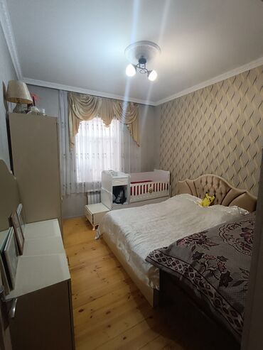 Köhnə tikili: Satılır: Dsk yolunda 3 otaqli ev, her bir seraiti var senedleri — 7