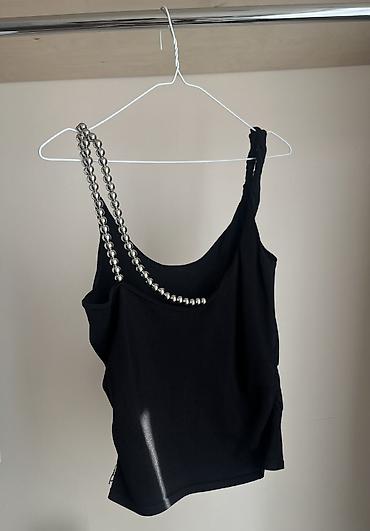 Matraslar: ZARA metal muncuqlu asqısı olan bluz L razmerdir ama dar kalıpdır ona — 19