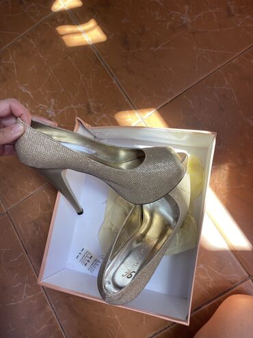 Tuflilər: Tuflilər, Ölçü: 36, rəng - Qırmızı, İşlənmiş — 7