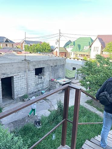 Продажа коттеджей и домов: Продаю дом! Ж/м Рухий Мурас 4 сотых Двор большой Есть баня Есть at lalafo.kg — 4 Продажа коттеджей и домов: Продаю дом! Ж/м Рухий Мурас 4 сотых Двор большой Есть баня Есть — 4