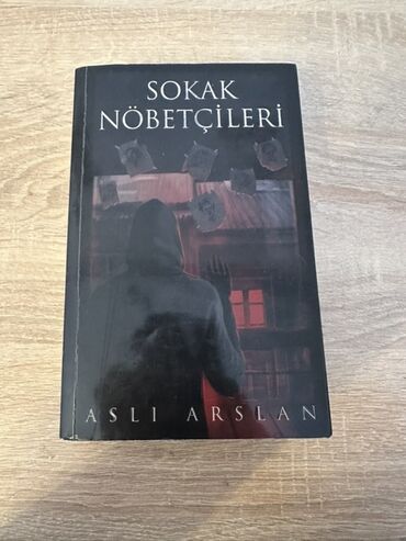 книга для чтения 4 класс озмитель е е власова и в: "Sokak Nöbetçileri" romanı Aslı Arslan tərəfindən yazılmışdır. Kitab