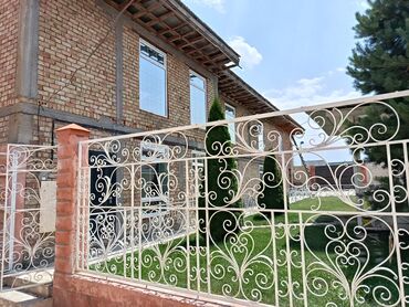дом недвижимость: 200 м², 6 комнат, Забор, огорожен