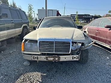аудио касета: Mercedes-Benz E-Class: 1988 г., 2.3 л, Механика, Бензин, Седан — 2