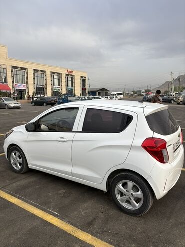 сколько стоит матиз в оше: Белый хэтчбек Chevrolet Spark, идеально подходящий для городских