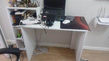 Ev və bağ: Ağ rəngli sadə iş masası - Minimalist dizayn, düz səthli üst panel - — 1