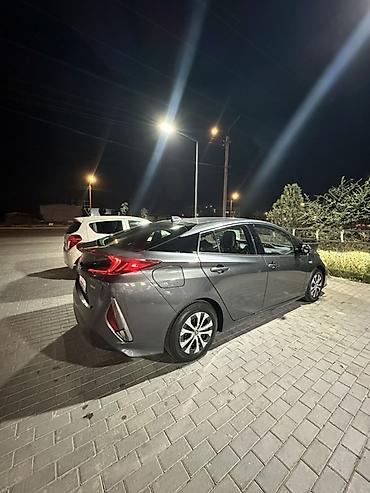 byd e6: Toyota Prius: 2020 г., Гибрид, Хэтчбэк — 8