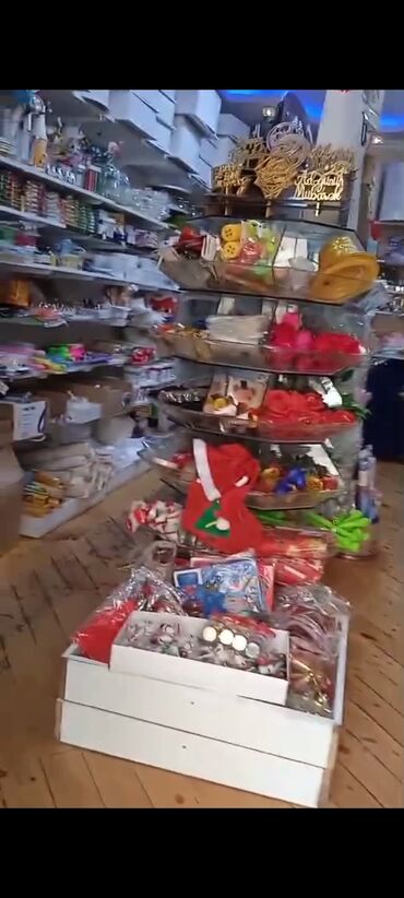 Digər kommersiya daşınmaz əmlakı: Xırdalanda AAAF parkda,obyekt satılırtam mərkəzdə,28 kvadrat metr — 2