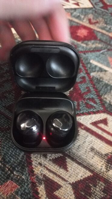 Qulaqcıqlar: Galaxy Buds Pro təcili pul lazımdı deyə satılır