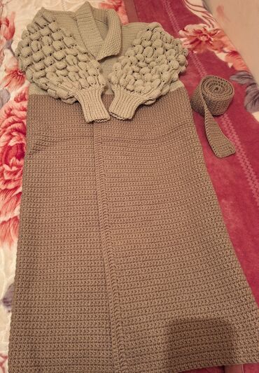 зеленая мужская кофта: Əl iṣi uzun jaket,yenidir.Isti ve yumṣaqdır