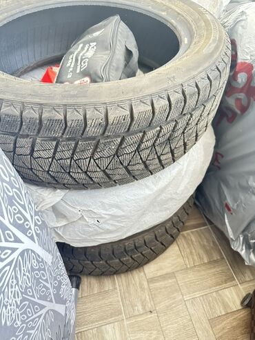 шины бу зимние: 225/55 R18 Зимняя автомобильная шина Фирма BOTO Проехал 1 сезон