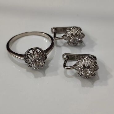 кольцо с бриллиантом бишкек цена: Серебро 925 пробы Размеры имеются Цена 2600 сом Для заказа