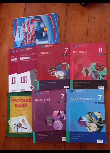 Tədris ədəbiyyatı: Dərsliklər biri 3 man.satılır hamısı birlikdə 15 man — 8