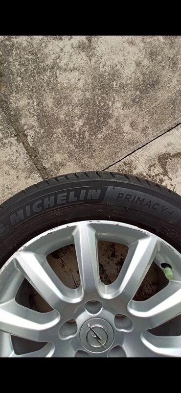 Gume i felne: Letnje gume Michelin Primacy 4, nikad krpljene, šara odlična. Za — 2