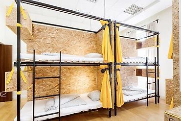 Двухъярусные кровати: Металлические двухъярусные кровати «капсульного» типа для — 8