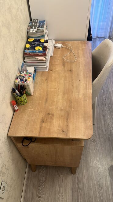 yazı stulu: Yazı masası, İşlənmiş, Dördbucaq masa, Azərbaycan