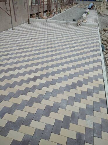 Тротуарная плитка: Тротуарная плитка для обустройства дорожек и площадок. В ассортименте — 38