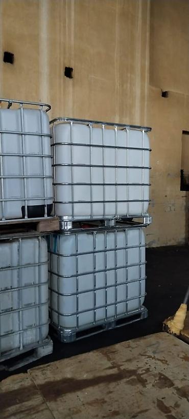 Контейнеры: IBC konteynerlər – 1000 litr - Həcm: 1000 L (standart IBC tank) - — 1
