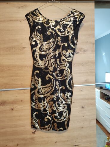 tamno ljubicasta haljina: Haljinica crno zlatna sa šljokicama veličina XS,NOVO. stanje perfektno