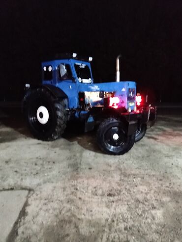 Traktorlar: Mavi rəngli ağır sinif təkərli traktor və qoşqu komplekti — 21
